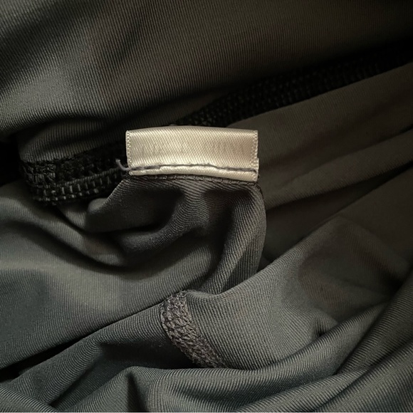 Dene Adams Women's Size 28 x 26 Concealed Carry Tactical Leggings Gray/Black - Picture 10 of 13